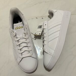 Women’s Adidas Grand Court 2.0 size 8.5 NWT